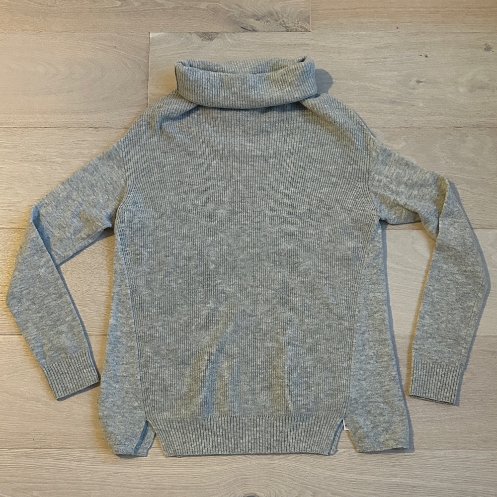 Vineyard vines 70% wool / 30% cashmere Gray Turtleneck / cowl Sweater sz small